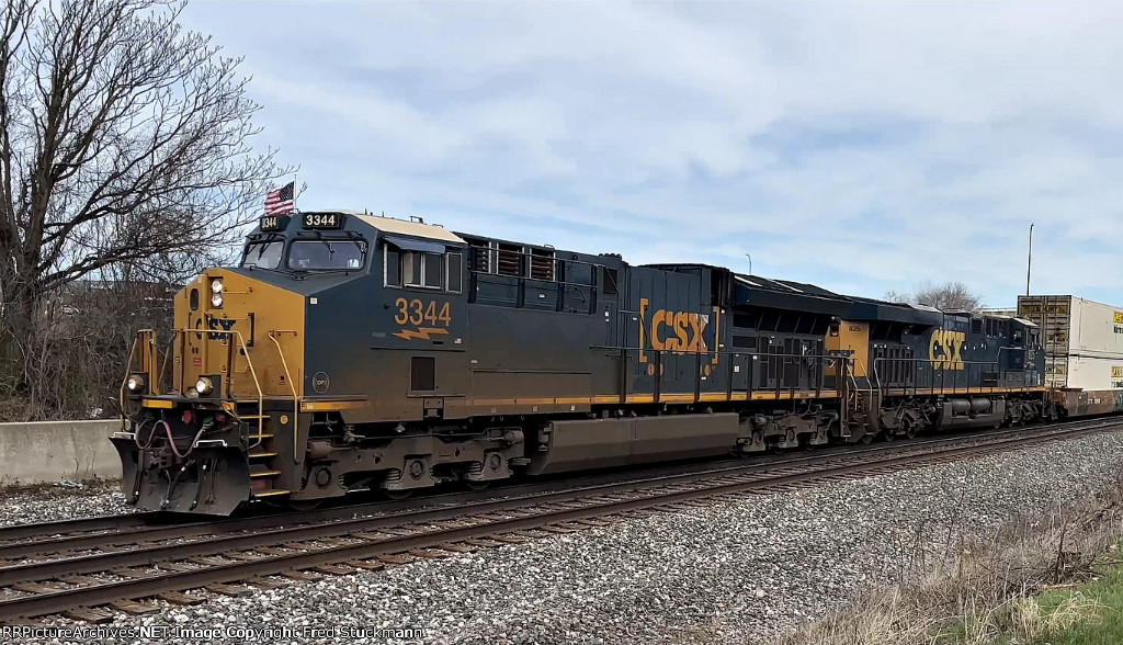 CSX 3344 leads one of the many I137s I've caught recently.